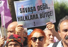 Savaşı uzattıkça halkı da soyuyor