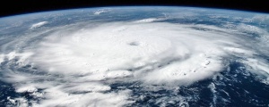 Beryl Kasırgası yıkarak ilerliyor