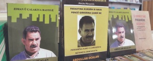 Pirtûkên Ocalan weke diyarî belav dikin