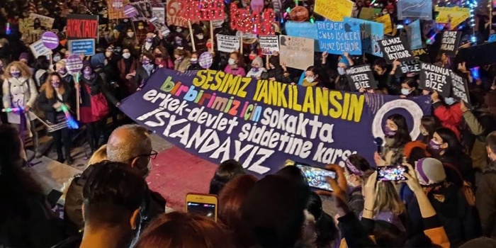 Kadınlar erkek-devlet şiddetini protesto ediyor