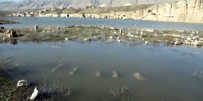 Hasankeyf'in sular altında kalmış köyünden bir görüntü