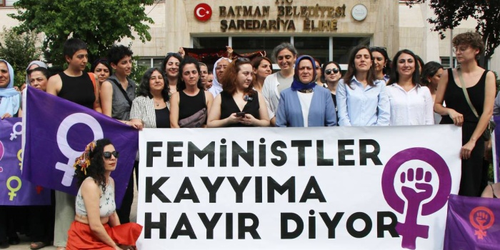 Feminist kadınlar kayyum protesto