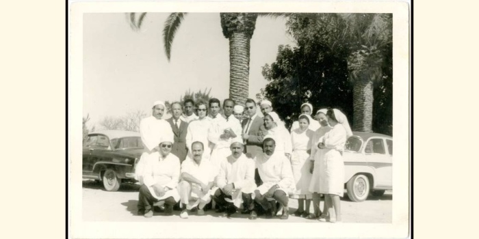Frantz Fanon ve 1953-1956 yılları arasında çalıştığı Cezayir'deki Blida-Joinville Psikiyatri Hastanesi'ndeki sağlık ekibi