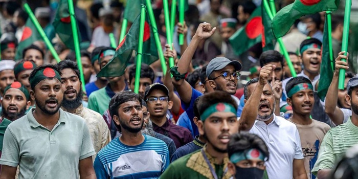 Bangladeş'te öğrencilerin Avami Birliği'ne karşı gösterisi - Foto: AFP 