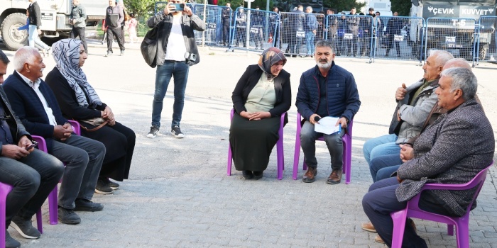 Xelfetî Belediyesi önünde toplantı